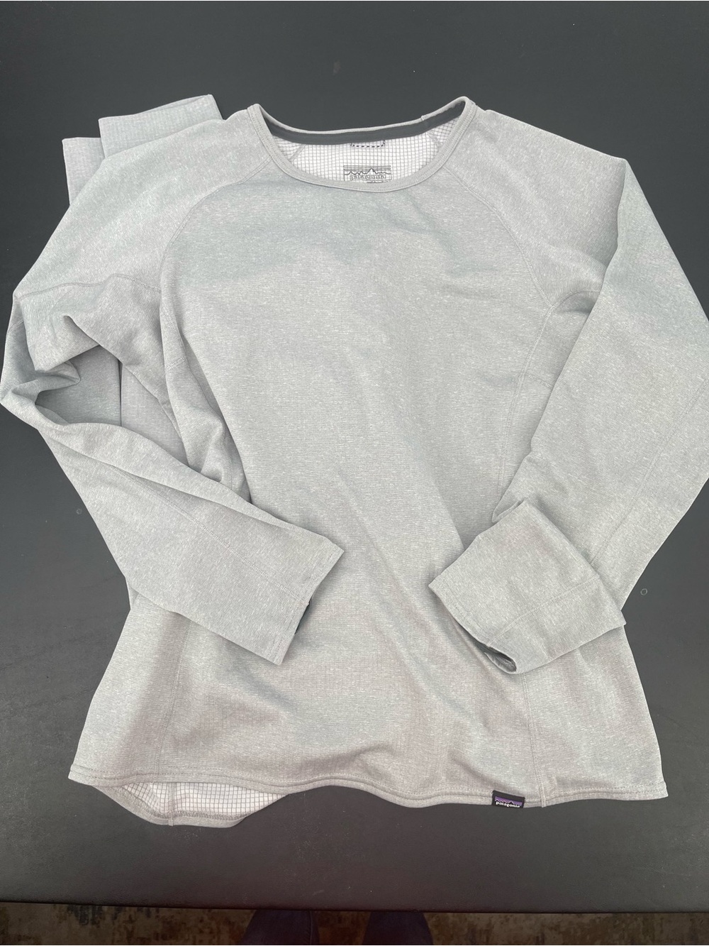Patagonia Light Gray Midweight Capilene Base Layer Top and Bottoms - Picture 3 of 11